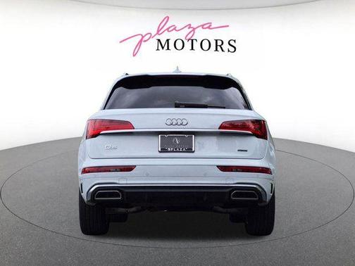 Glacier White Metallic 2023 Audi Q5 45 S line Premium