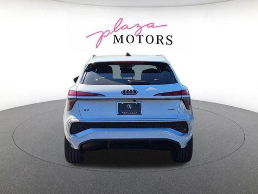 Glacier White Metallic 2026 Audi Q3 TFSI quattro S tronic