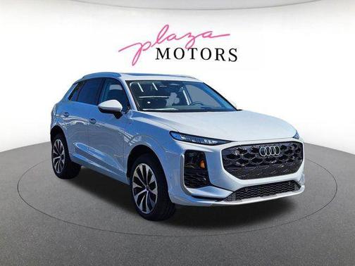 Glacier White Metallic 2026 Audi Q3 TFSI quattro S tronic