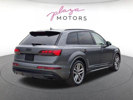 Daytona Gray Pearl Effect 2026 Audi Q7 55 Prestige