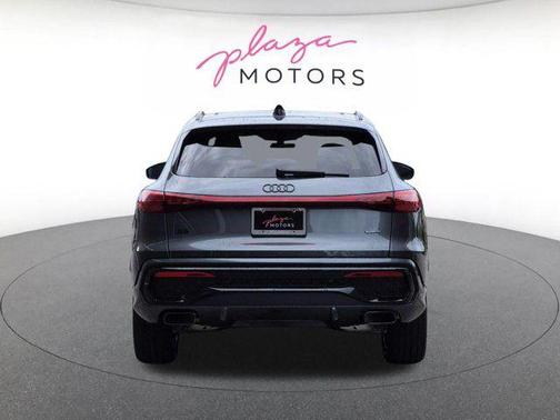 Daytona Gray Pearl Effect 2026 Audi Q5 Premium Plus TFSI quattro S tronic