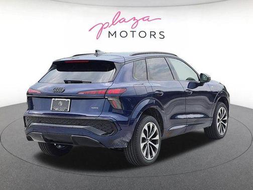 Navarra Blue Metallic 2026 Audi Q3 TFSI quattro S tronic