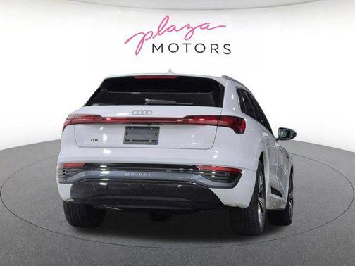 Glacier White Metallic 2024 Audi Q8 e-tron Premium Plus