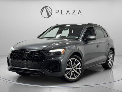 Daytona Gray Pearl Effect 2023 Audi Q5 e 55 S line Premium Plus