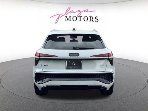 Glacier White Metallic 2026 Audi Q3 TFSI quattro S tronic