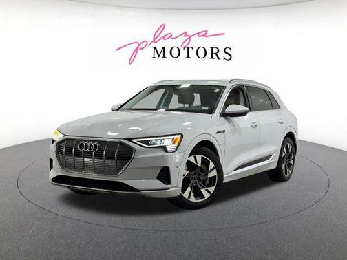Glacier White Metallic 2023 Audi e-tron Premium Plus quattro