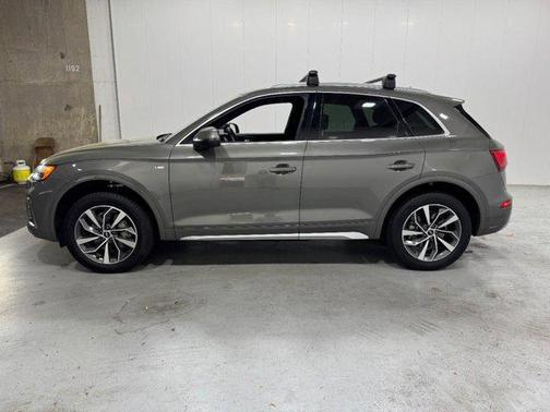 Chronos Gray Metallic 2023 Audi Q5 45 S line Premium