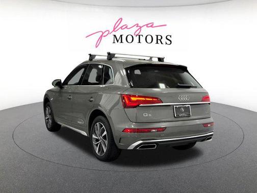 Chronos Gray Metallic 2023 Audi Q5 45 S line Premium