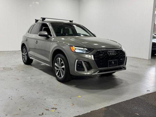Chronos Gray Metallic 2023 Audi Q5 45 S line Premium
