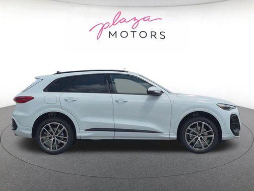 Glacier White Metallic 2026 Audi Q5 Premium Plus TFSI quattro S tronic