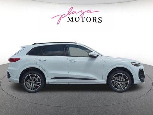 Glacier White Metallic 2026 Audi Q5 Premium Plus TFSI quattro S tronic