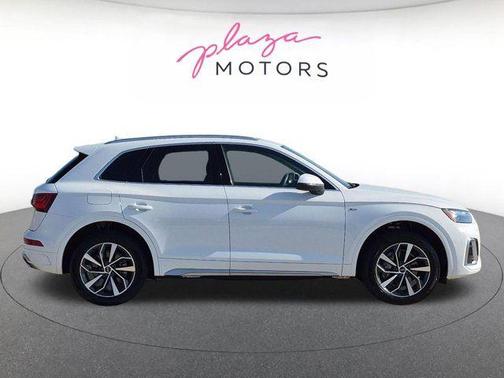 Ibis White 2023 Audi Q5 45 S line Premium Plus