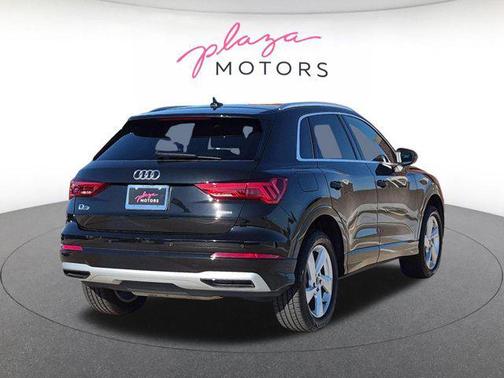 Mythos Black Metallic 2022 Audi Q3 40 Premium