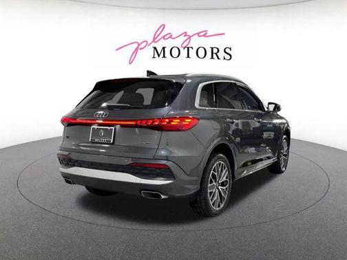 Tambora Gray Metallic 2025 Audi Q5 Premium Plus TFSI quattro S tronic
