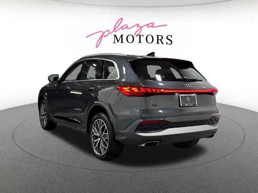 Tambora Gray Metallic 2025 Audi Q5 Premium Plus TFSI quattro S tronic