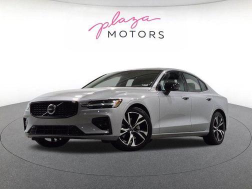 Silver Dawn Metallic 2023 Volvo S60 B5 Core Dark Theme