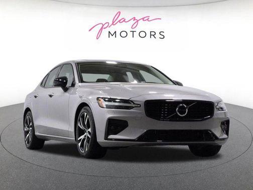Silver Dawn Metallic 2023 Volvo S60 B5 Core Dark Theme