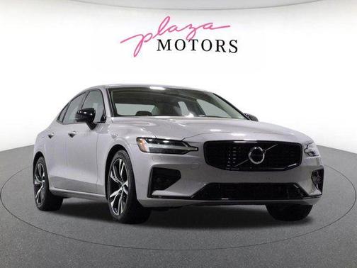 Silver Dawn Metallic 2023 Volvo S60 B5 Core Dark Theme