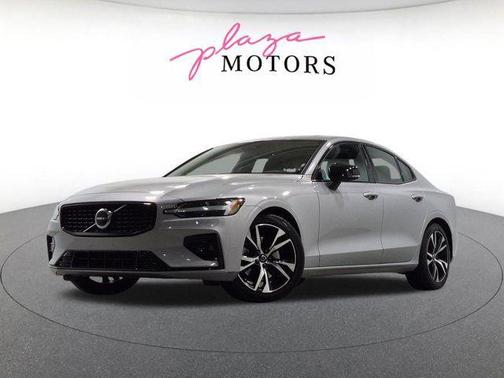 Silver Dawn Metallic 2023 Volvo S60 B5 Core Dark Theme