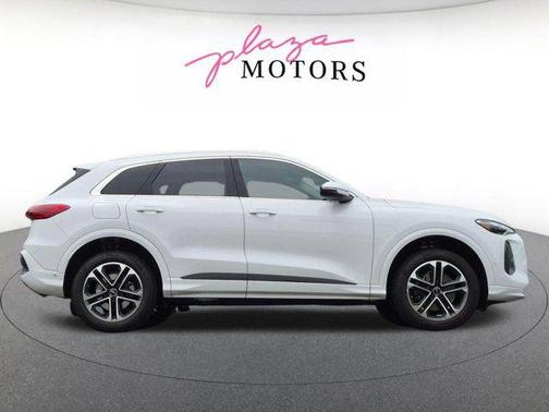 Arkona White 2025 Audi Q5 Premium TFSI quattro S tronic