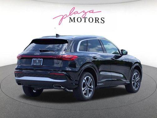 Mythos Black Metallic 2026 Audi Q5 Premium TFSI quattro S tronic