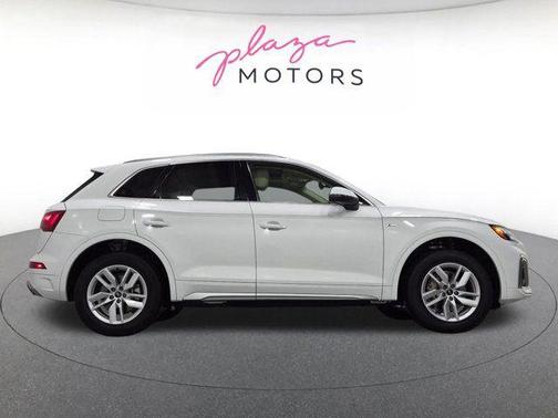 Ibis White 2023 Audi Q5 45 S line Premium