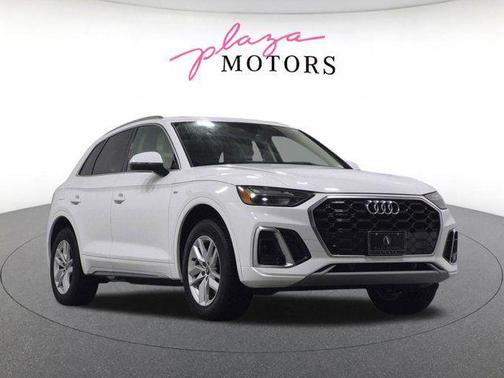 Ibis White 2023 Audi Q5 45 S line Premium
