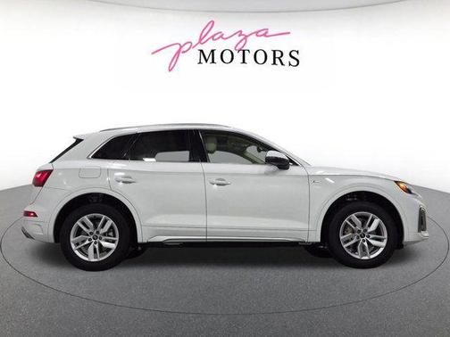 Ibis White 2023 Audi Q5 45 S line Premium
