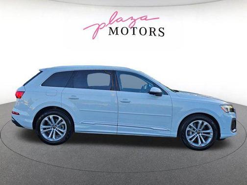 Glacier White Metallic 2025 Audi Q7 55 Prestige