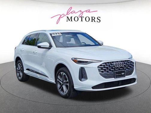 Arkona White 2025 Audi Q5 Premium TFSI quattro S tronic