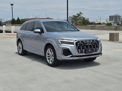Satellite Silver Metallic 2025 Audi Q7 55 Premium Plus