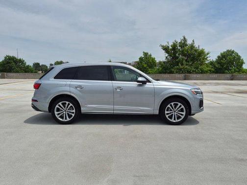 Satellite Silver Metallic 2025 Audi Q7 55 Premium Plus