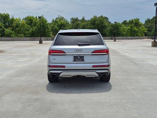 Satellite Silver Metallic 2025 Audi Q7 55 Premium Plus