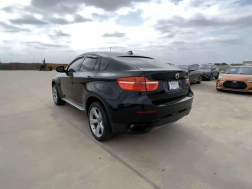 Photo 2 of 2 of 2010 BMW X6 xDrive50i