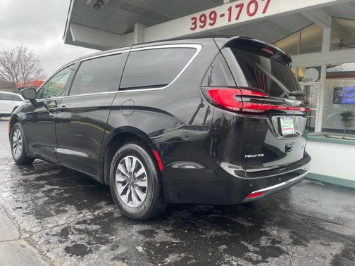 2023 Chrysler Pacifica Hybrid Touring L