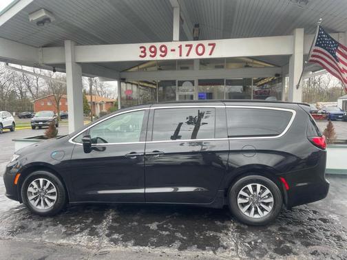 2023 Chrysler Pacifica Hybrid Touring L
