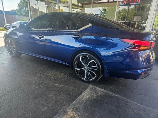 Deep Blue Pearl 2023 Nissan Altima 2.5 SR