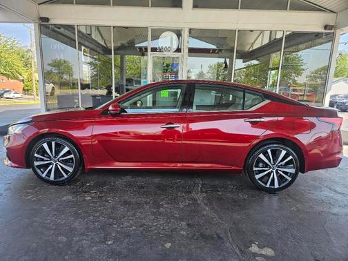 Maroon 2020 Nissan Altima 2.5 Platinum