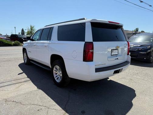 Champagne Silver Metallic 2016 Chevrolet Suburban LT