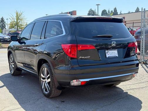 Crystal Black Pearl 2017 Honda Pilot Touring