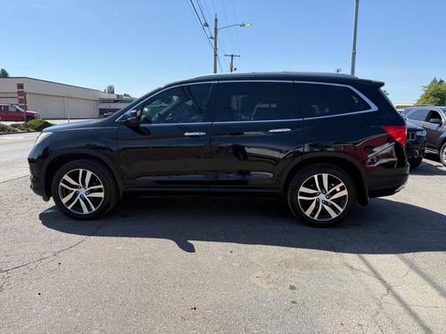 Crystal Black Pearl 2017 Honda Pilot Touring