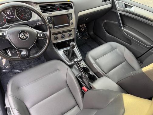 2015 Volkswagen Golf TDI SE 4-Door