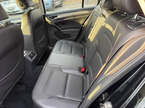 2015 Volkswagen Golf TDI SE 4-Door