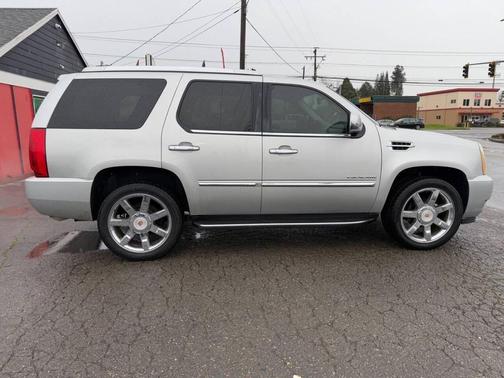 2010 Cadillac Escalade Base