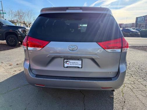 2011 Toyota Sienna LE