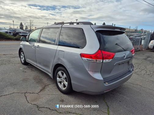2011 Toyota Sienna LE