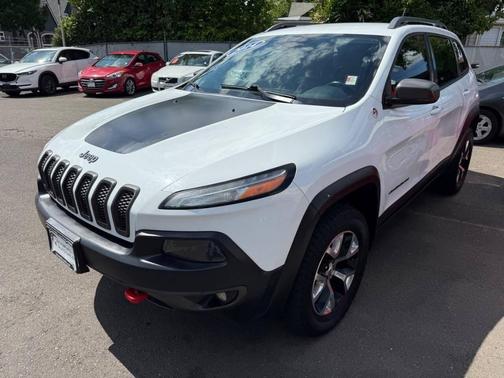 Bright White Clearcoat 2014 Jeep Cherokee Trailhawk