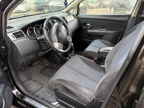2011 Nissan Versa 1.8 SL