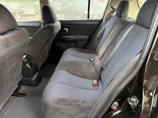 2011 Nissan Versa 1.8 SL