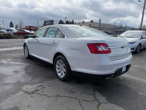 2011 Ford Taurus SE